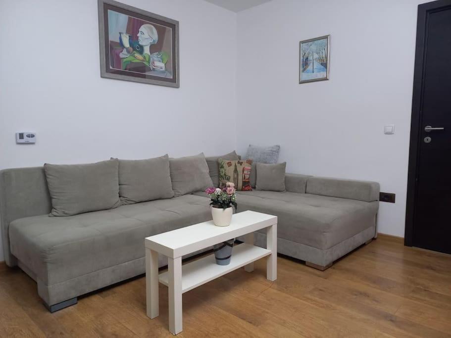 2Br Airport Accommodation W/Free Private Parking Ledine Exterior foto